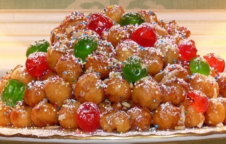 Struffoli: Italian Christmas Tradition - Natale, la tradizione ...